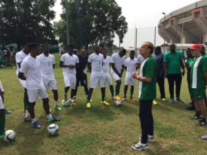Gernot-Rohr-and-Super-Eagles-players