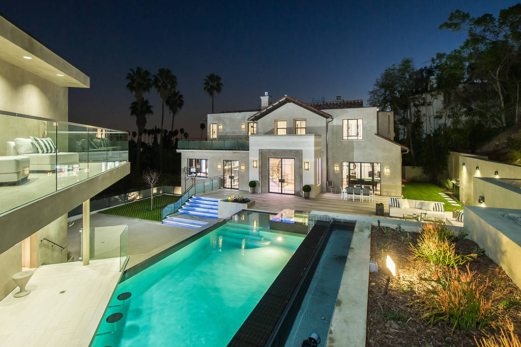 Rihanna Buys $6.8 Million Mansion In The Hollywood Hills