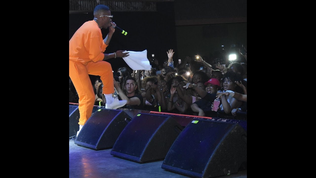 Watch Wizkid Shut Down Dallas Texas, With Ladies Creaming His Name!