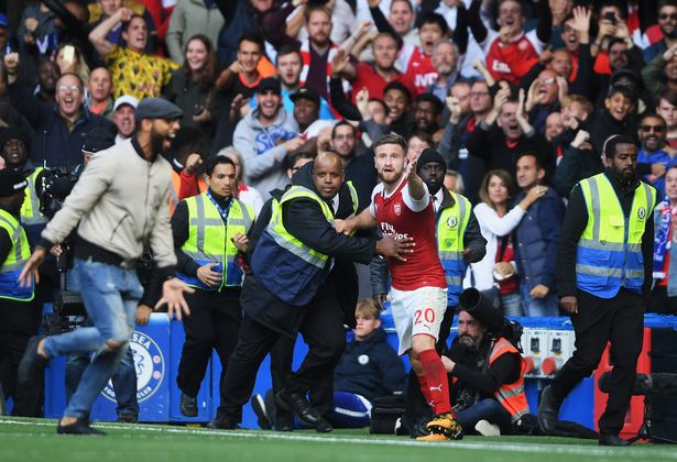 Arsenal fan thrown out of Stamford Bridge after celebrating Mustafi’s disallowed goal