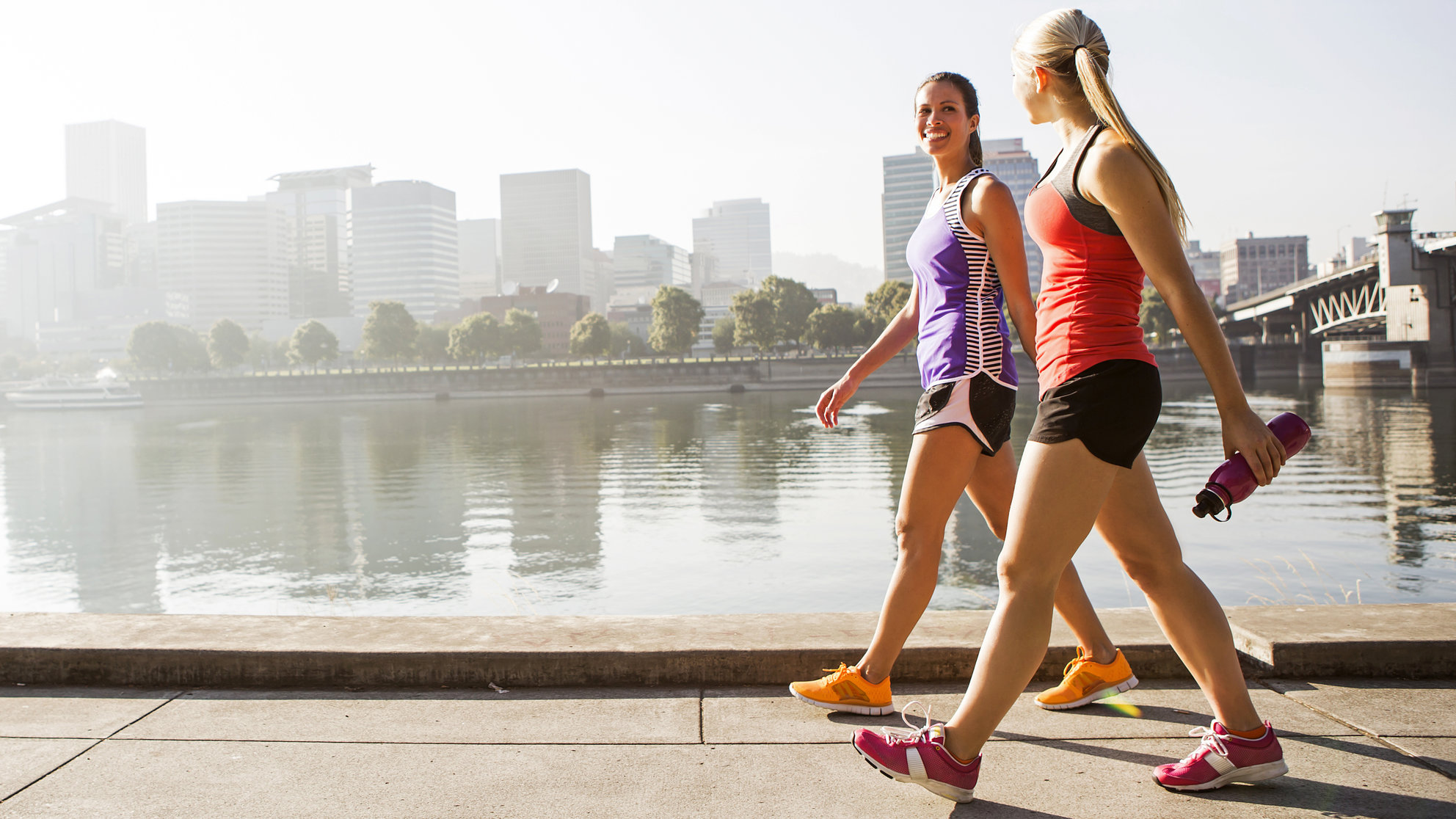 Walk running. Ходьба девушка. Бег. Разминочный бег.